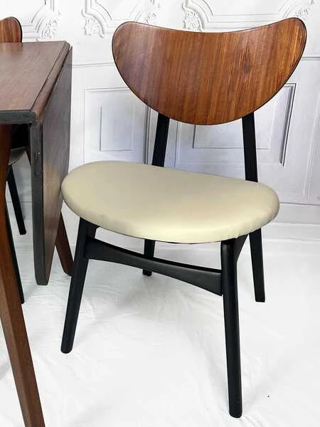 Mid Century Butterfly Dining Table With Four Reupholstered Butterfly Chairs From G Plan, United Kingdom, 1950s