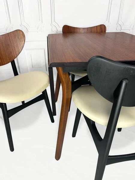 Mid Century Butterfly Dining Table With Four Reupholstered Butterfly Chairs From G Plan, United Kingdom, 1950s