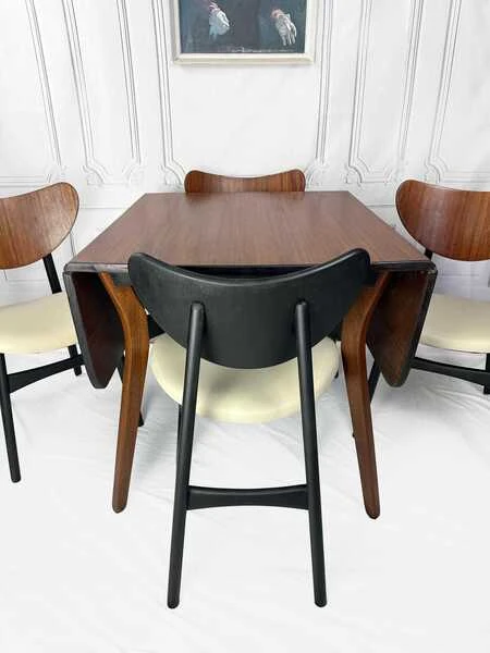 Mid Century Butterfly Dining Table With Four Reupholstered Butterfly Chairs From G Plan, United Kingdom, 1950s