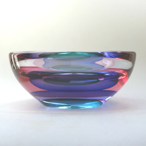 A very good & large mid-century Italian Art Glass Murano Sommerso Bowl signed by Luigi Onesto 23cm C.20thC