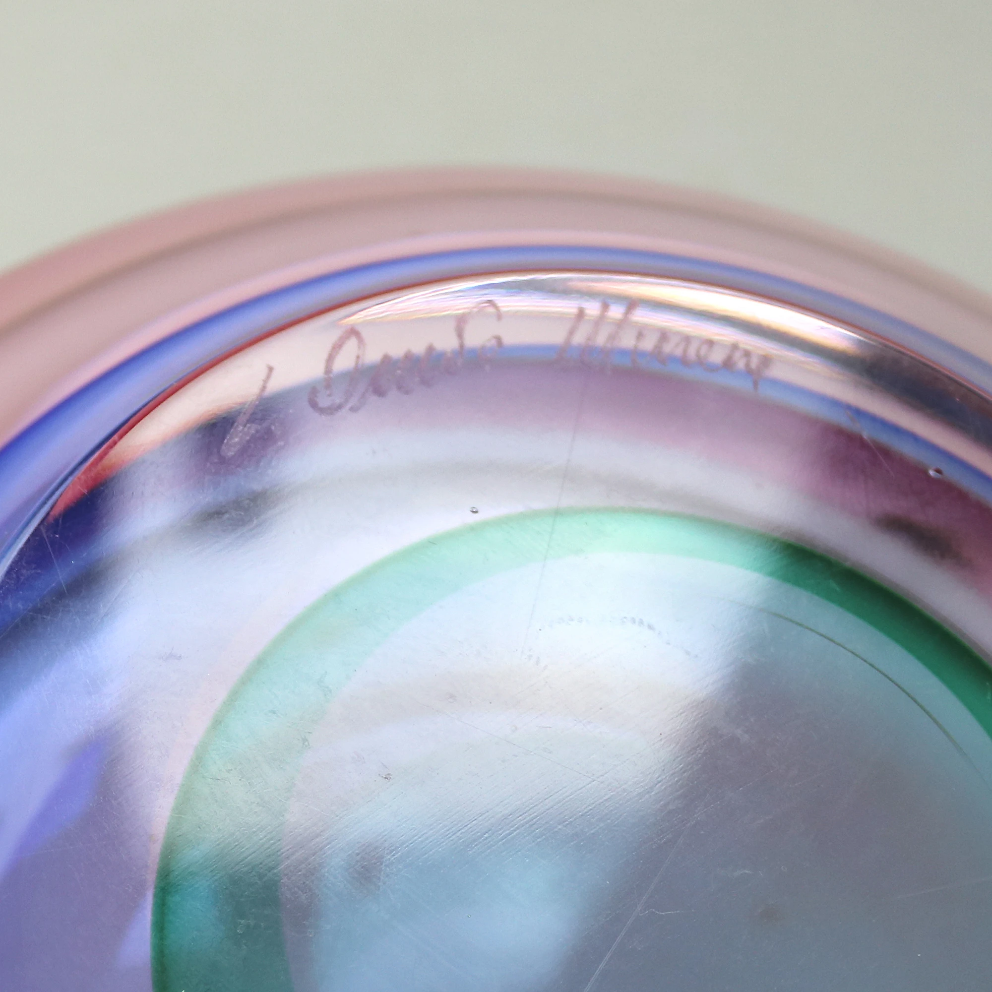 A very good & large mid-century Italian Art Glass Murano Sommerso Bowl signed by Luigi Onesto 23cm C.20thC