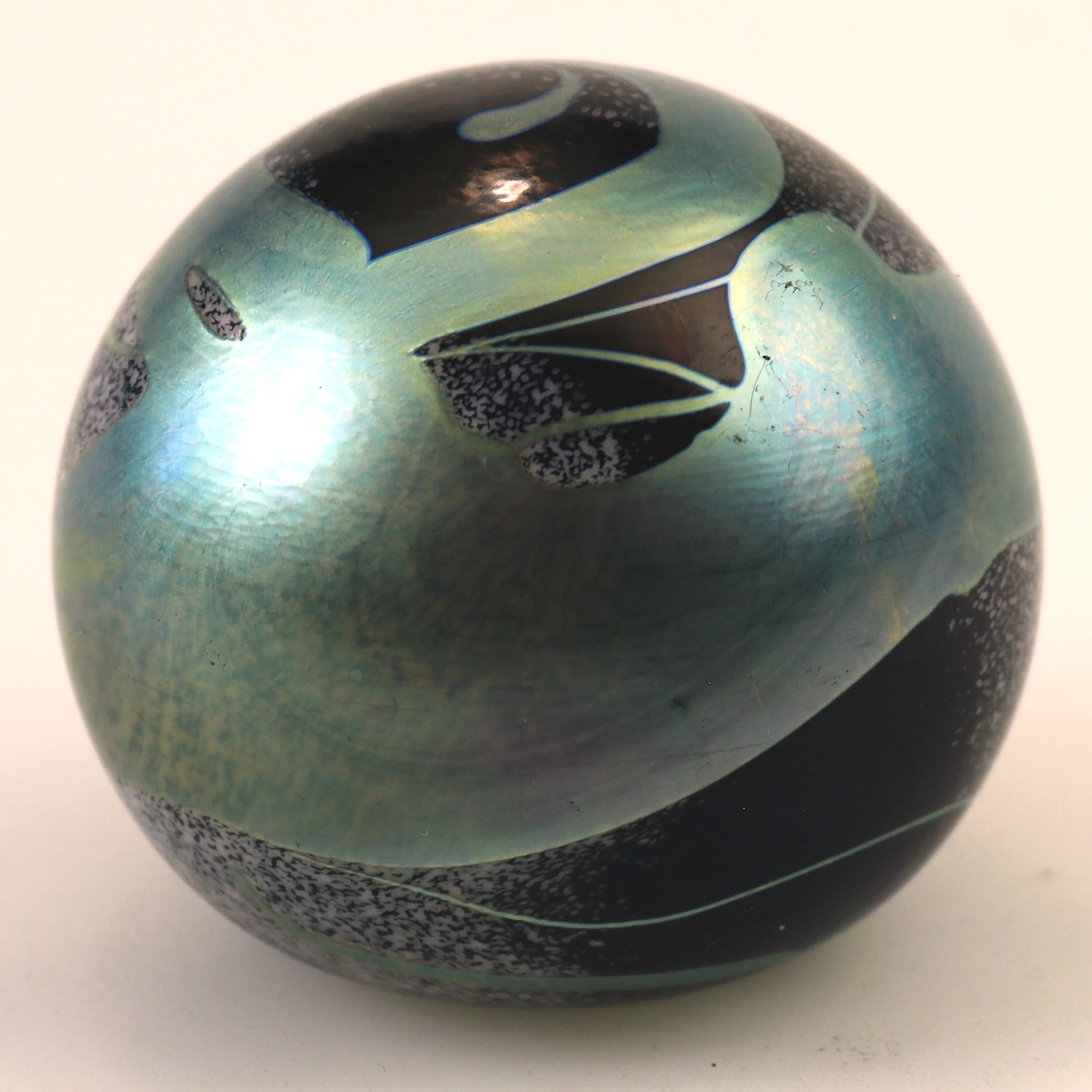 A vintage modern Okra Richard Golding art glass iridescent Paperweight C.1980's