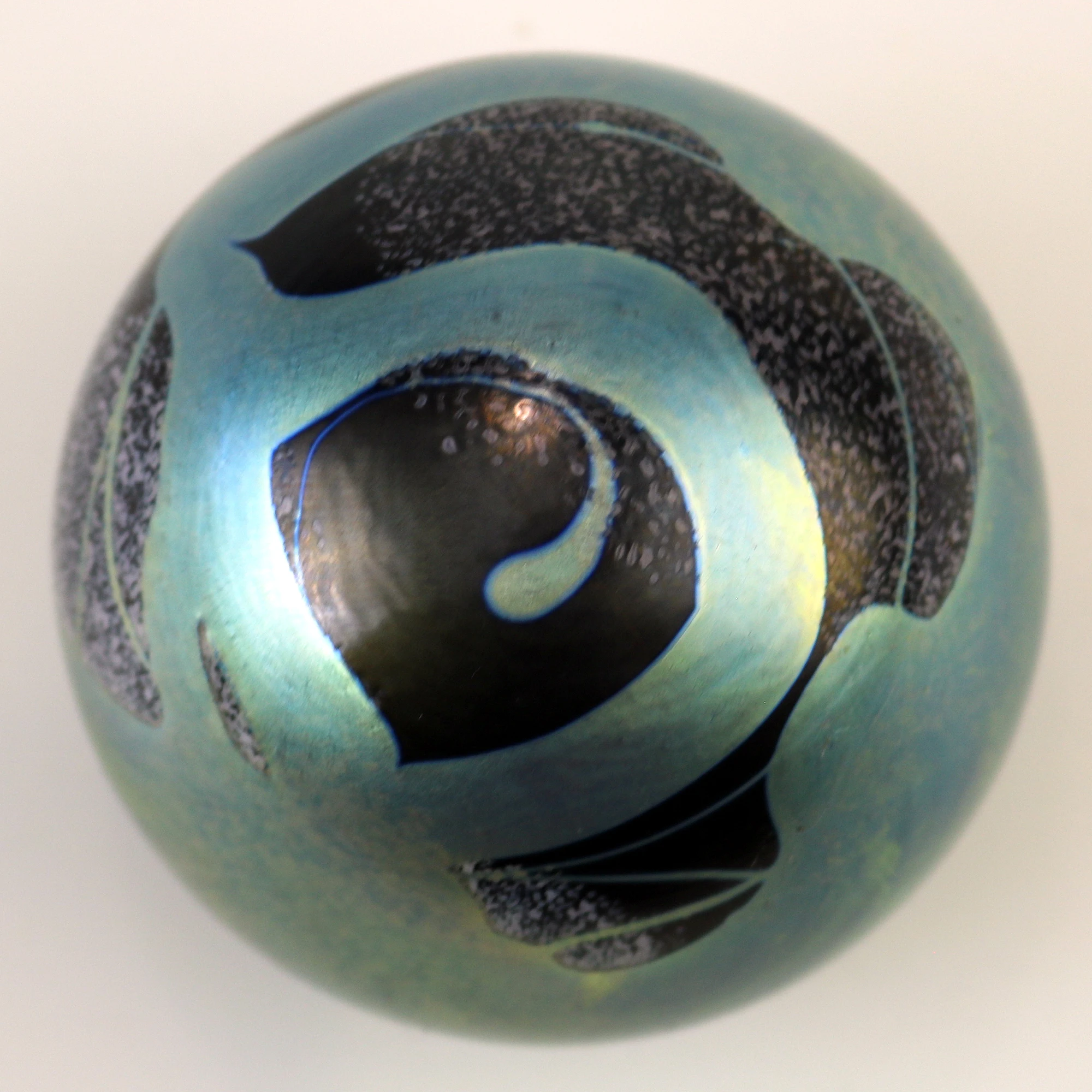 A vintage modern Okra Richard Golding art glass iridescent Paperweight C.1980's
