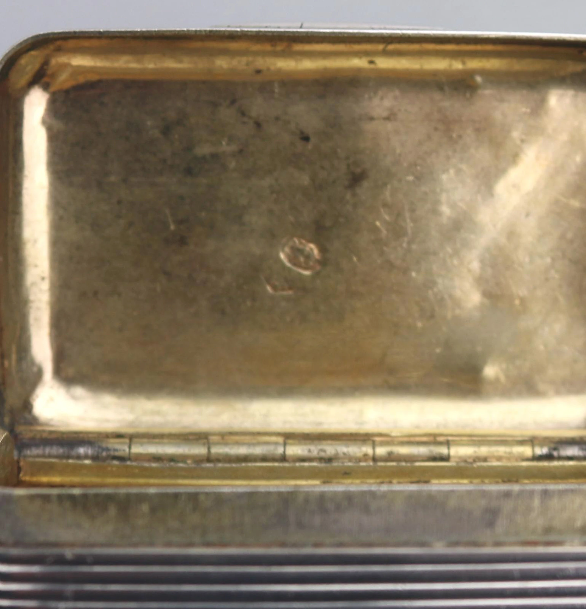 A good antique William IV French 950 solid silver reeded Snuff Box 43.5g C.1830