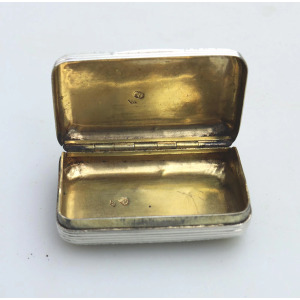 A good antique William IV French 950 solid silver reeded Snuff Box 43.5g C.1830