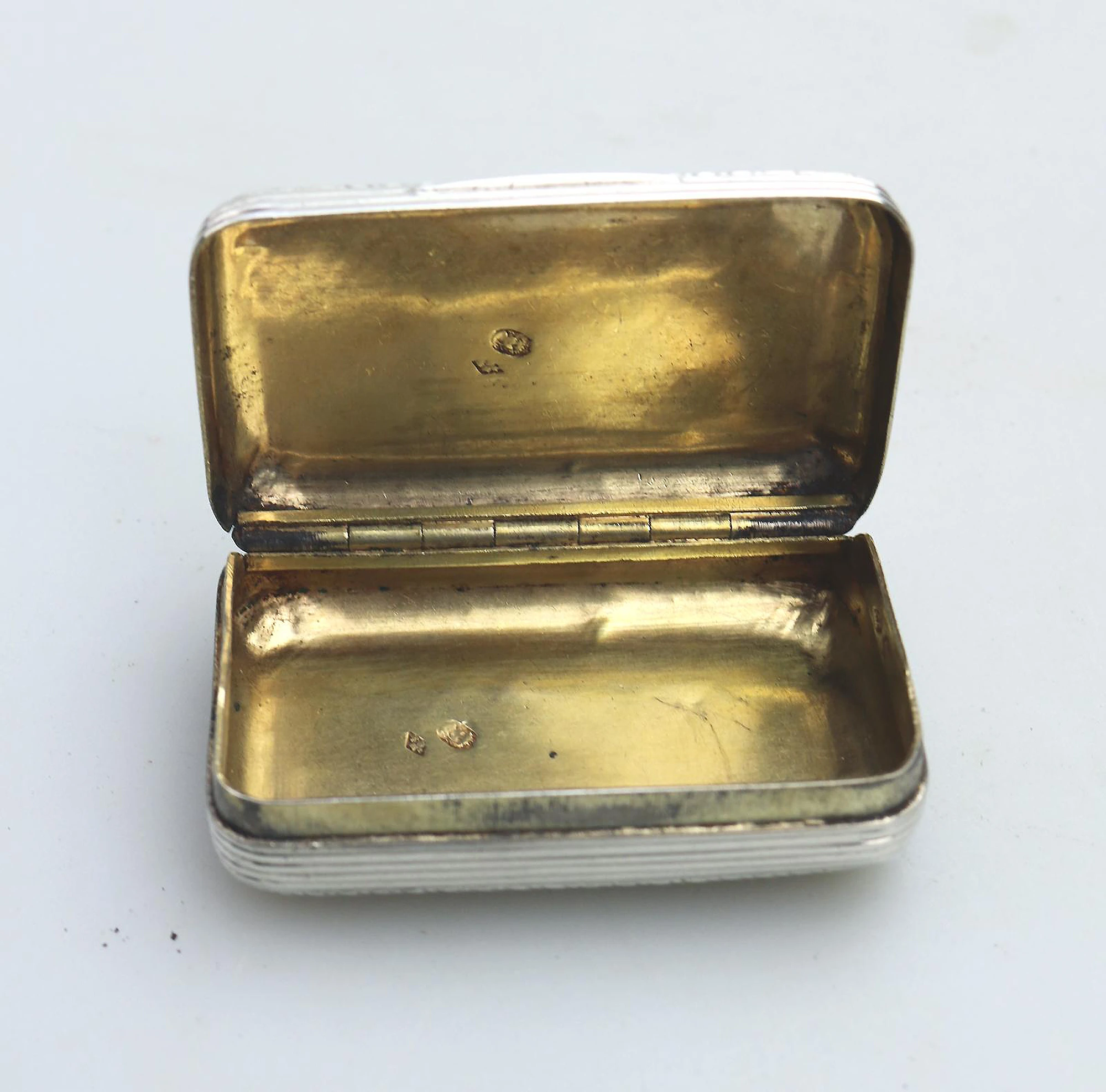 A good antique William IV French 950 solid silver reeded Snuff Box 43.5g C.1830