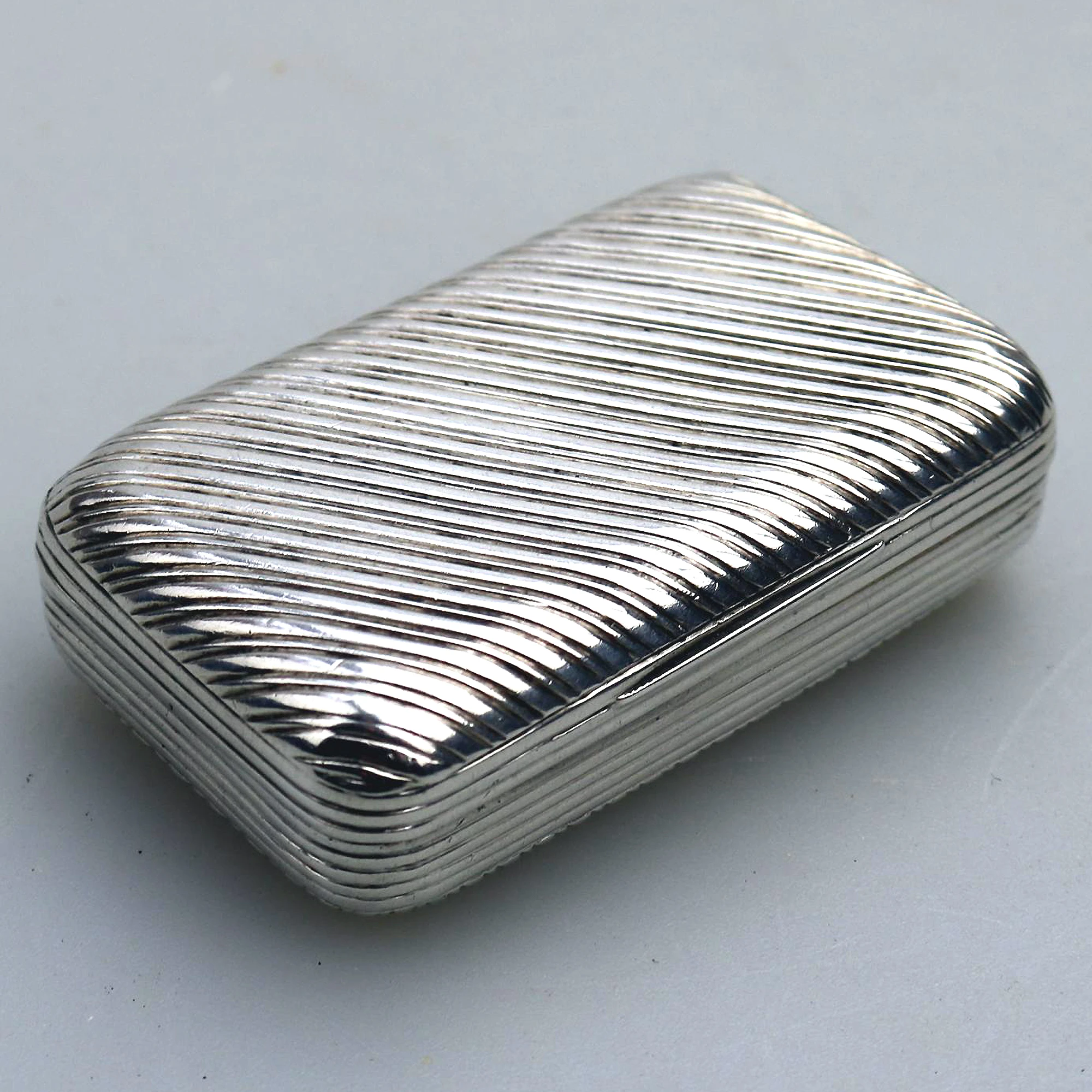 A good antique William IV French 950 solid silver reeded Snuff Box 43.5g C.1830