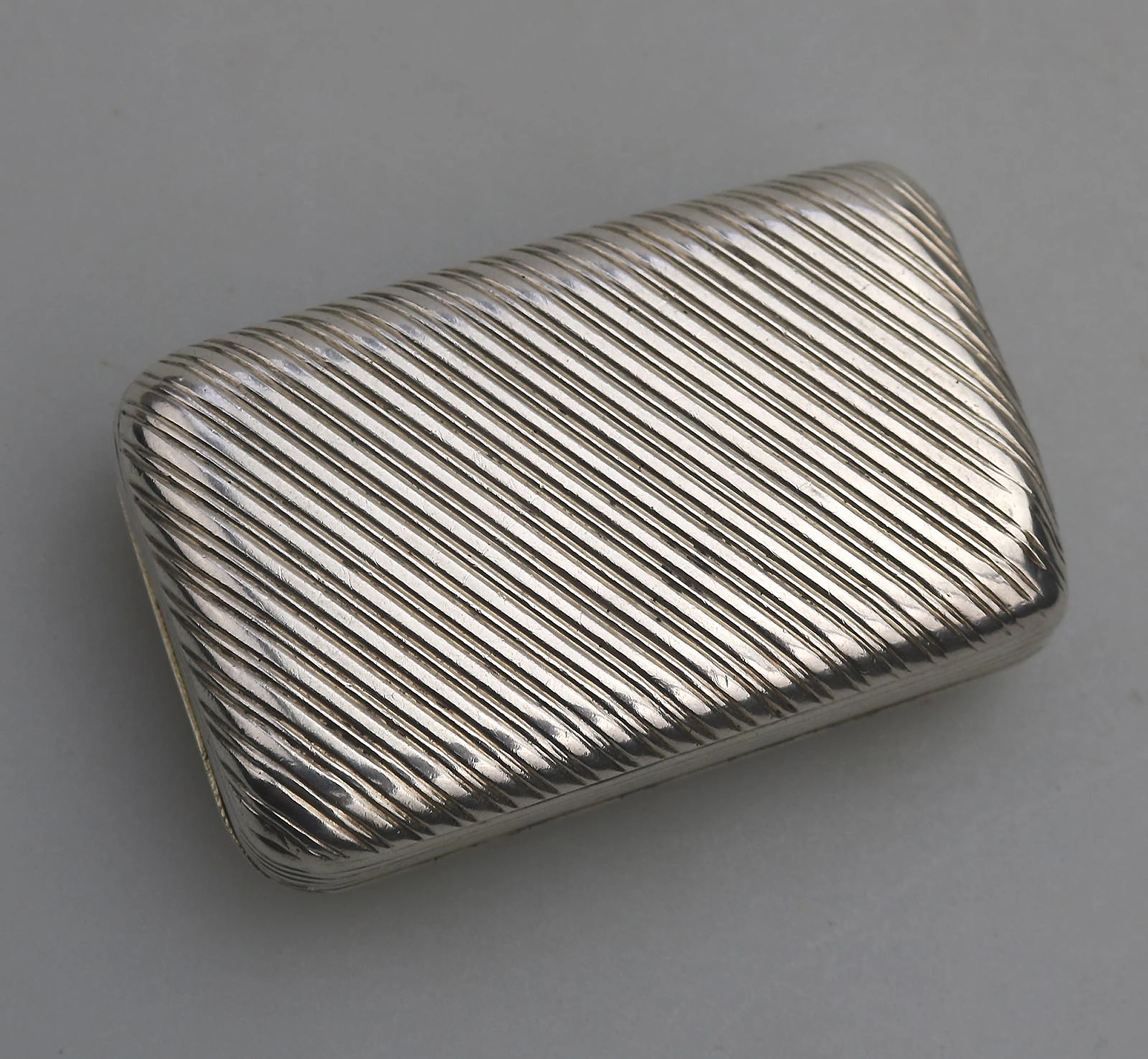 A good antique William IV French 950 solid silver reeded Snuff Box 43.5g C.1830