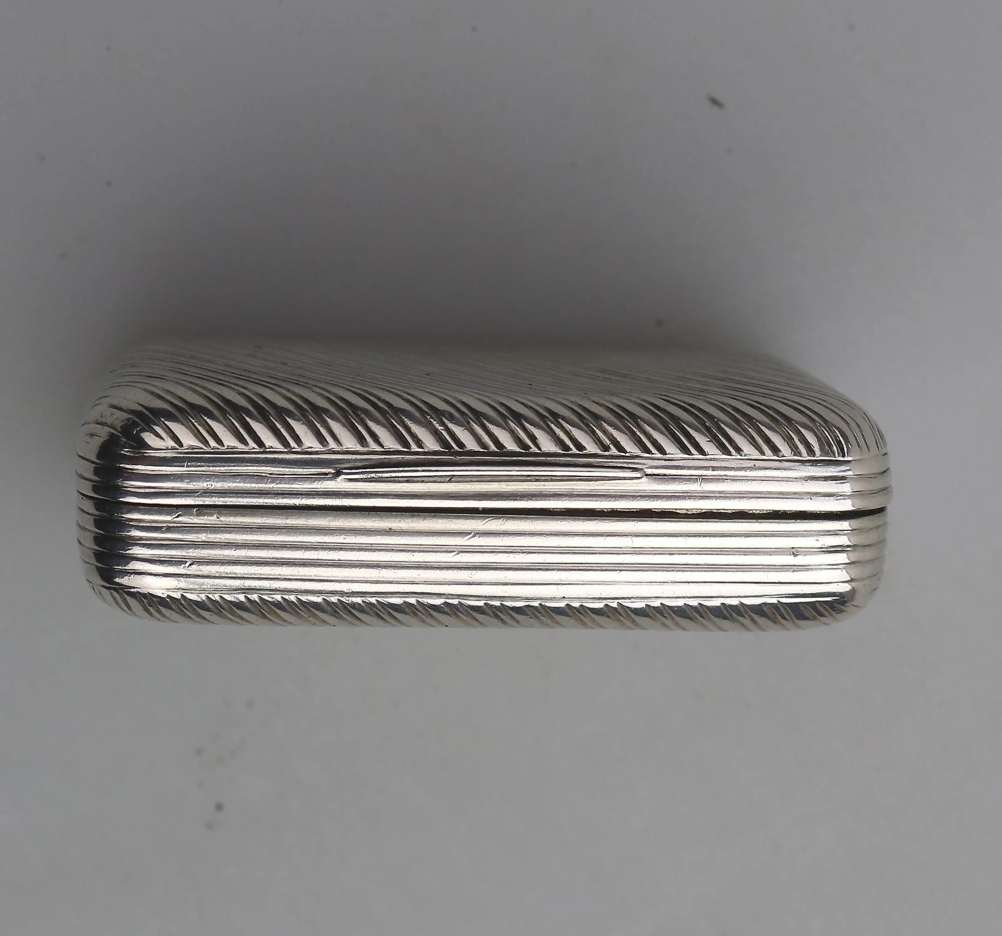 A good antique William IV French 950 solid silver reeded Snuff Box 43.5g C.1830