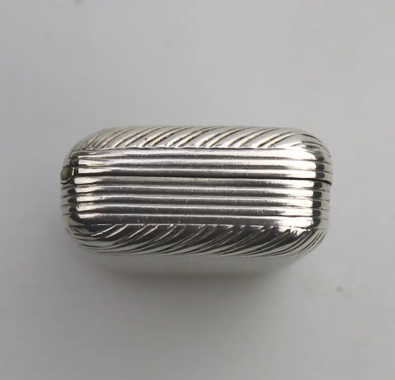 A good antique William IV French 950 solid silver reeded Snuff Box 43.5g C.1830