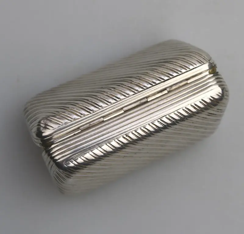 A good antique William IV French 950 solid silver reeded Snuff Box 43.5g C.1830