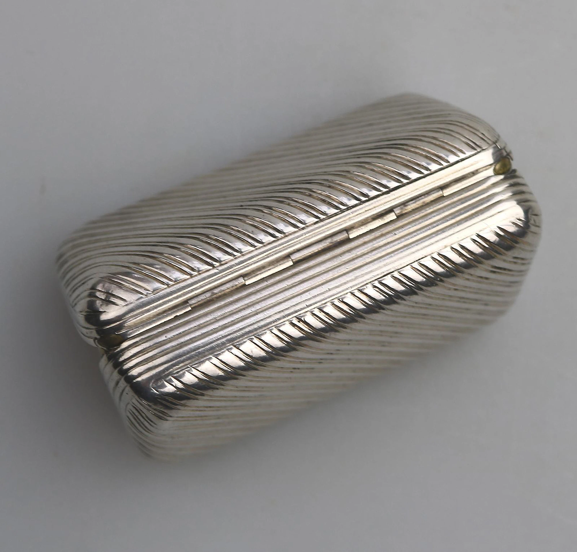 A good antique William IV French 950 solid silver reeded Snuff Box 43.5g C.1830