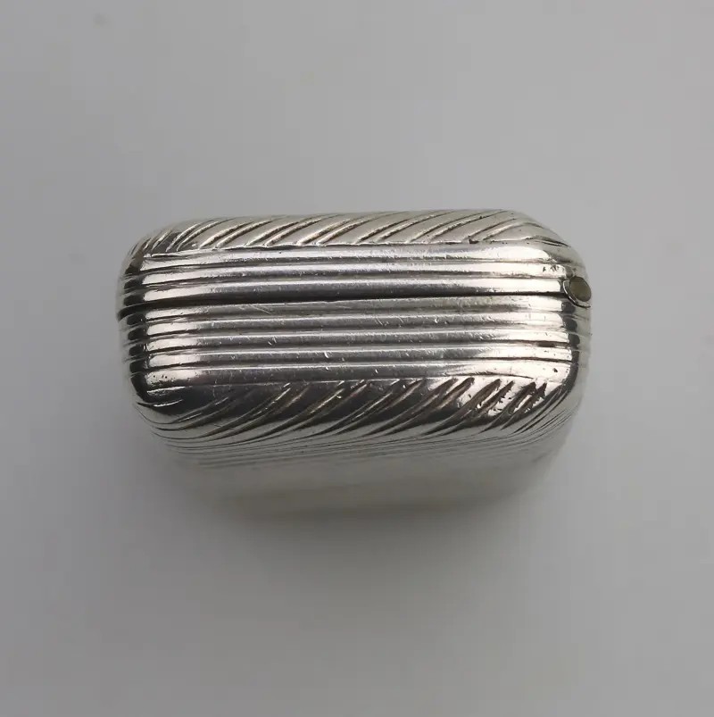 A good antique William IV French 950 solid silver reeded Snuff Box 43.5g C.1830