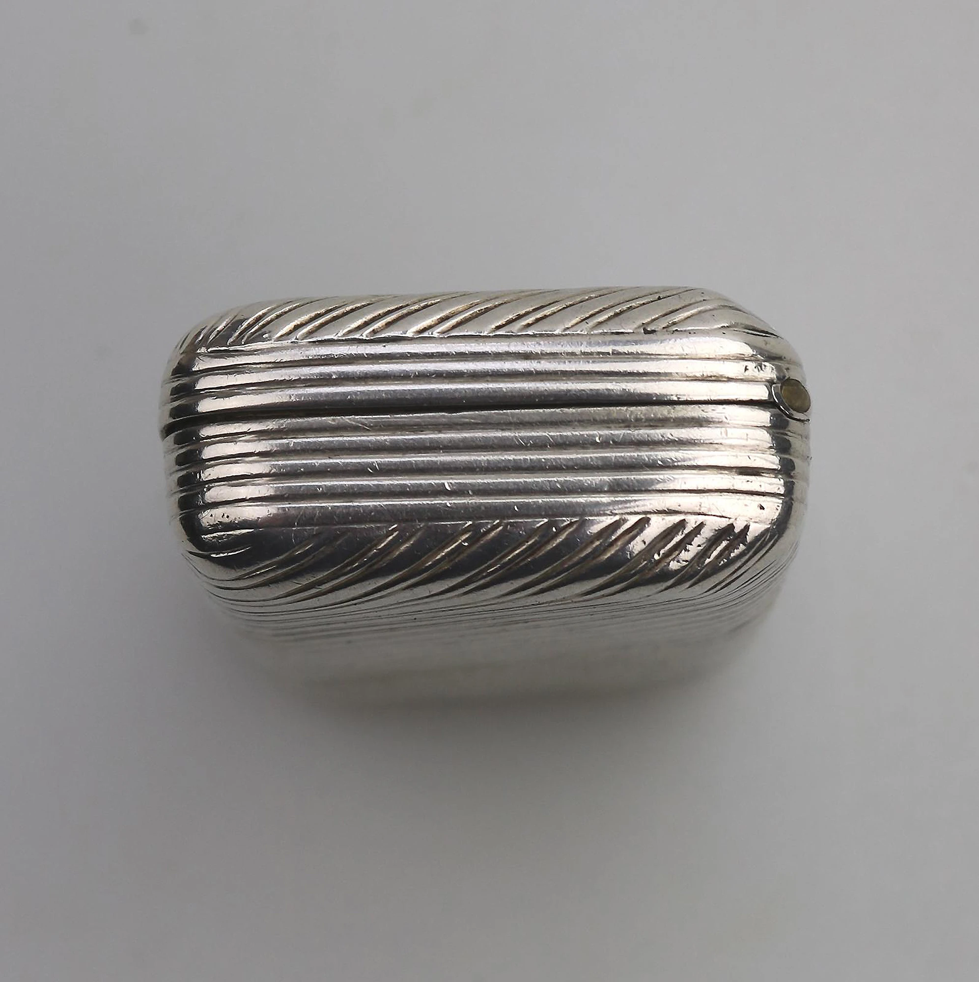 A good antique William IV French 950 solid silver reeded Snuff Box 43.5g C.1830