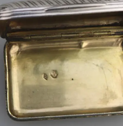 A good antique William IV French 950 solid silver reeded Snuff Box 43.5g C.1830 - Image 10