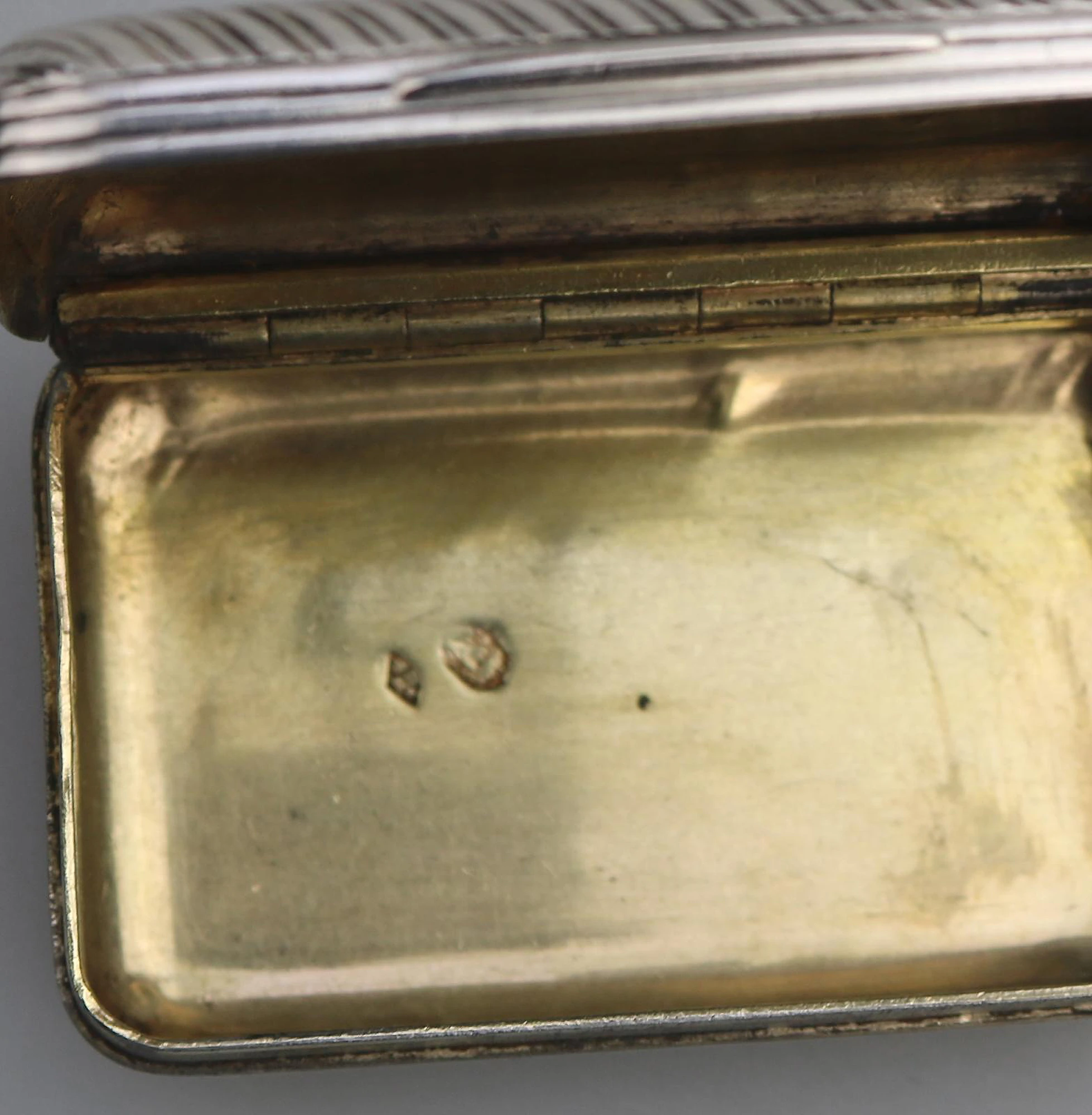 A good antique William IV French 950 solid silver reeded Snuff Box 43.5g C.1830