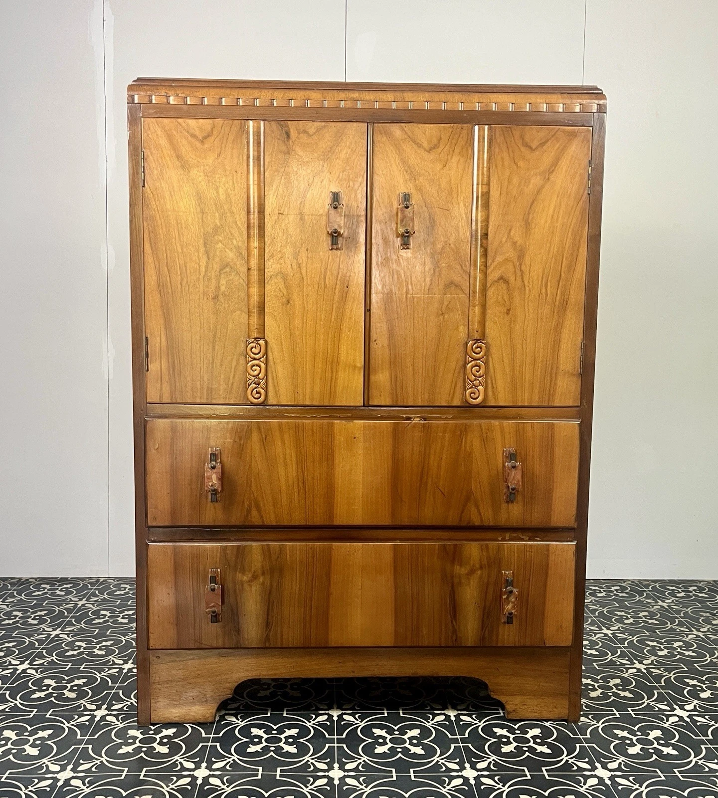 Stunning Antique 1930’s Art Deco Drinks Cocktail Cabinet, Burr Walnut