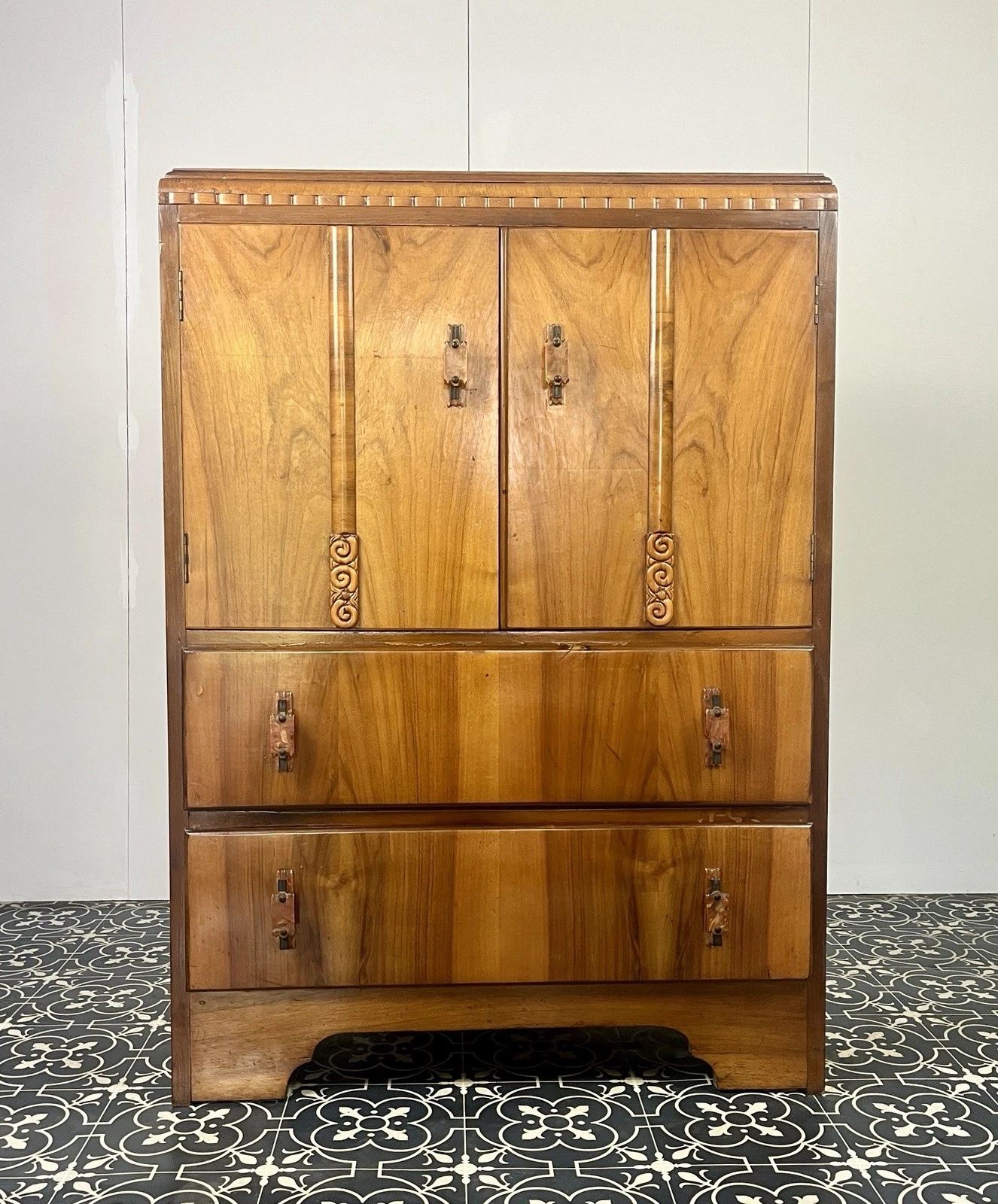 Stunning Antique 1930’s Art Deco Drinks Cocktail Cabinet, Burr Walnut